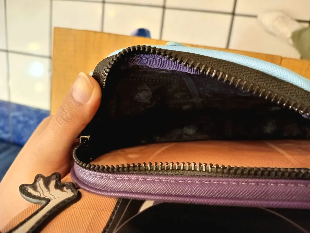 Mochila Loungefly de las Locuras del Emperador